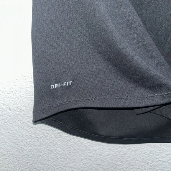 Gently used men’s dry fit size small T - Picture 3 of 7